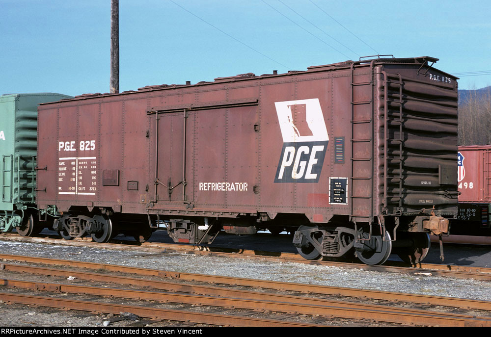 Pacific Great Eastern reefer PGE #825